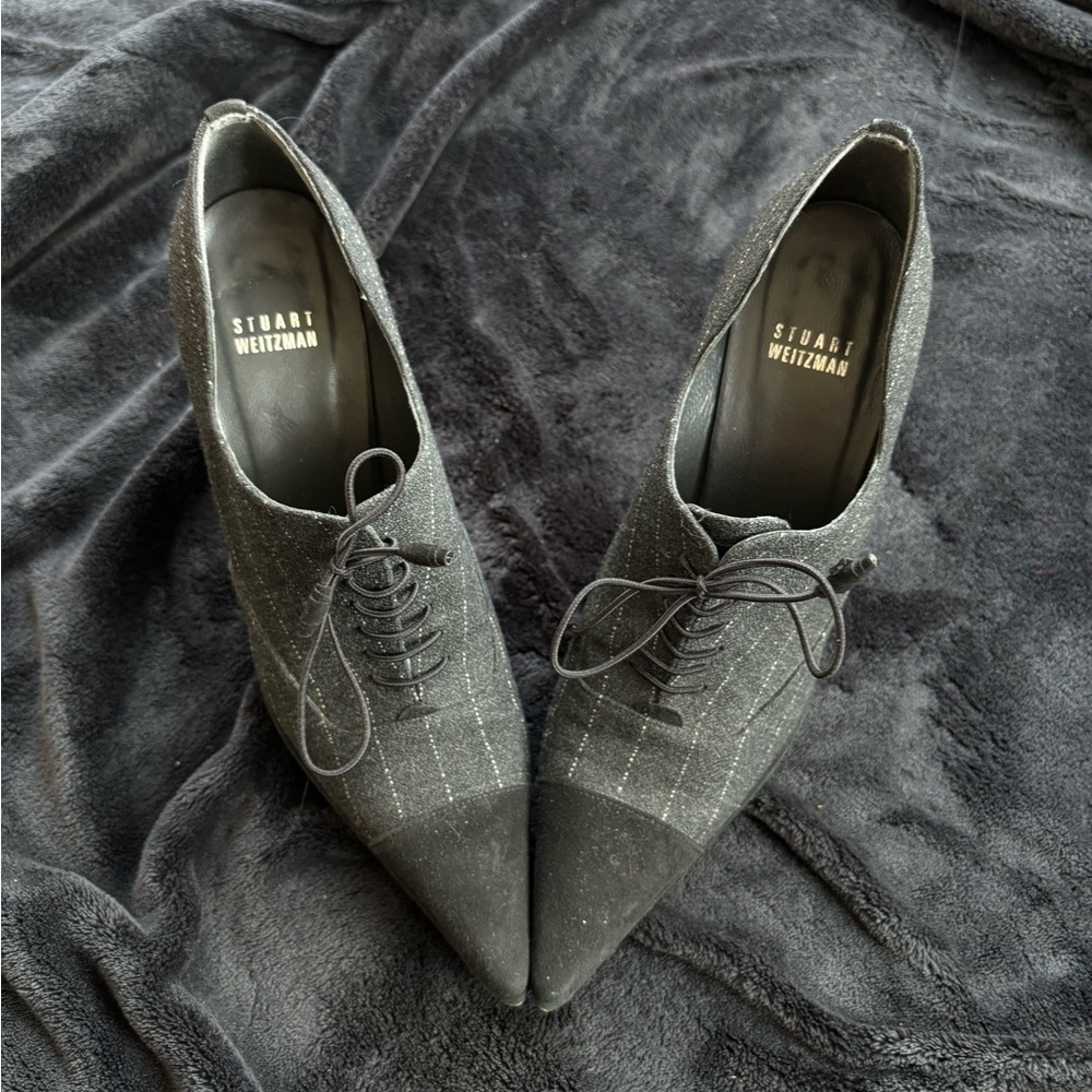 Stuart Weitzman Pinstripe Pumps
#preppy #pinstripe